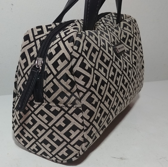 Tommy Hilfiger signature makeup bag - Picture 4 of 8